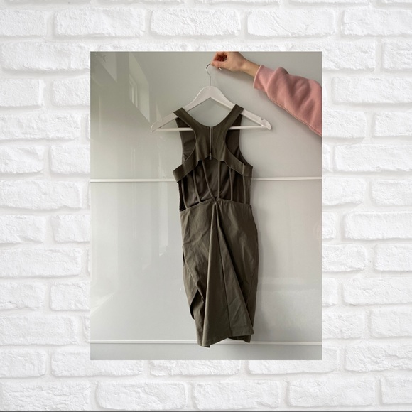 Green Dress - Picture 2 of 2